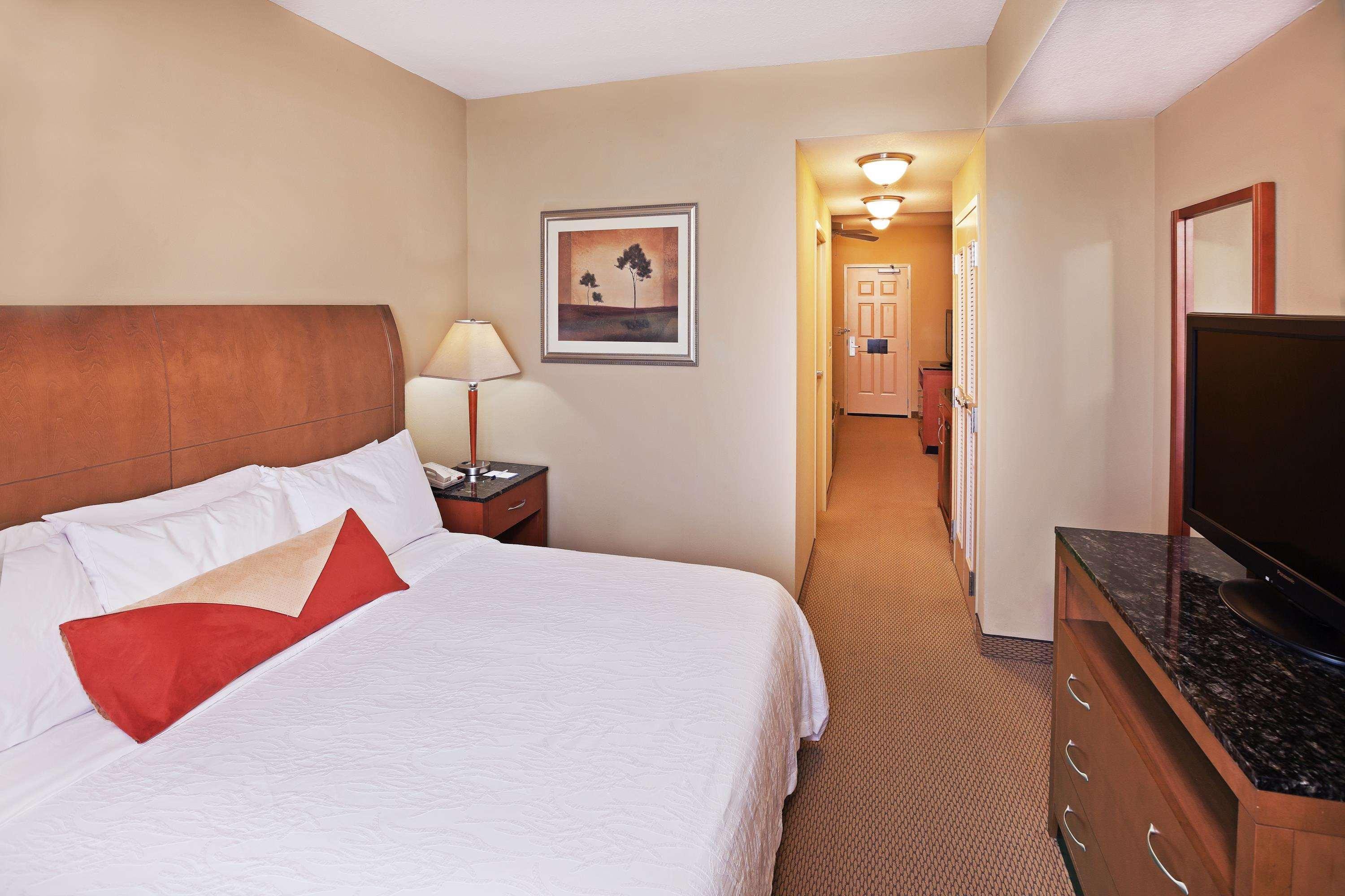 Hilton Garden Inn Tulsa South Exterior foto